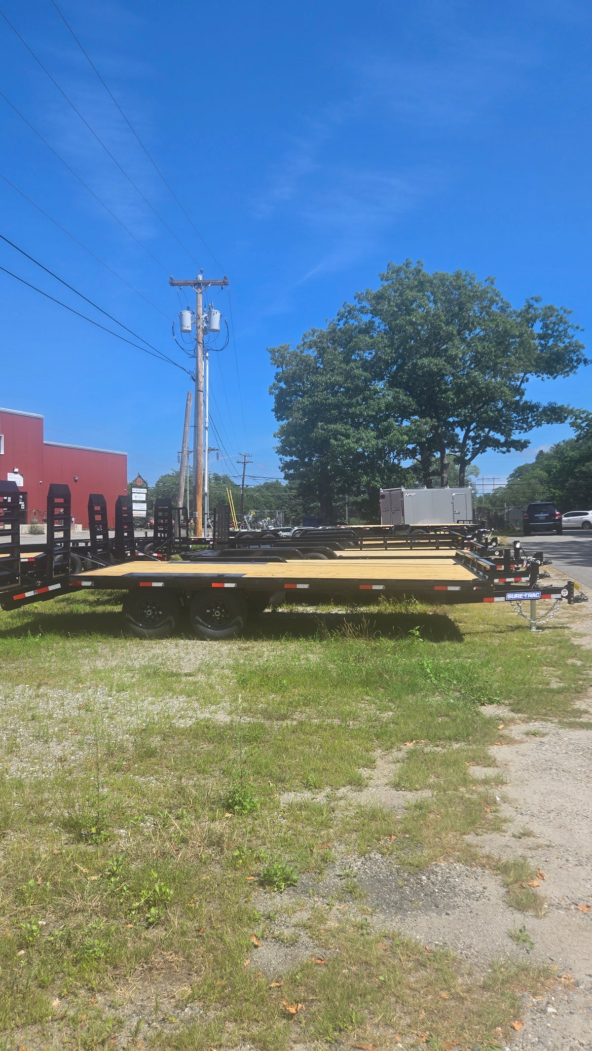 2027 Sure-Trac 8.5 x 20 (17+3) Low Profile Deckover Beavertail 10k