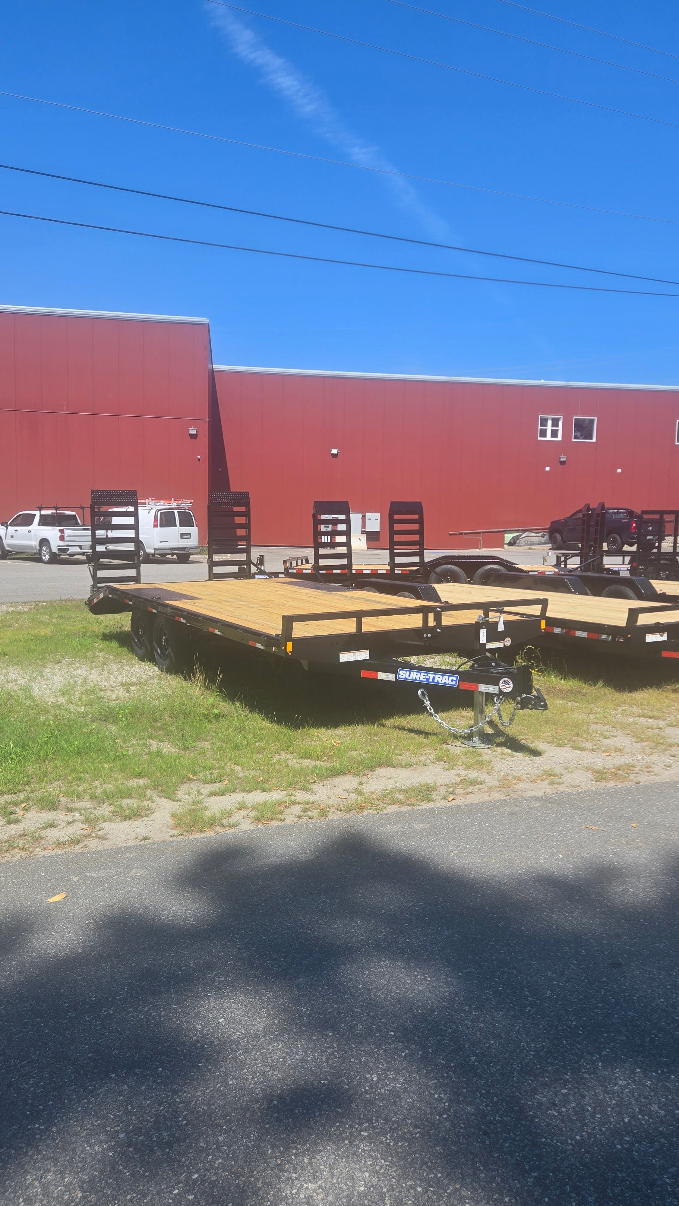 2027 Sure-Trac 8.5 x 20 (17+3) Low Profile Deckover Beavertail 10k
